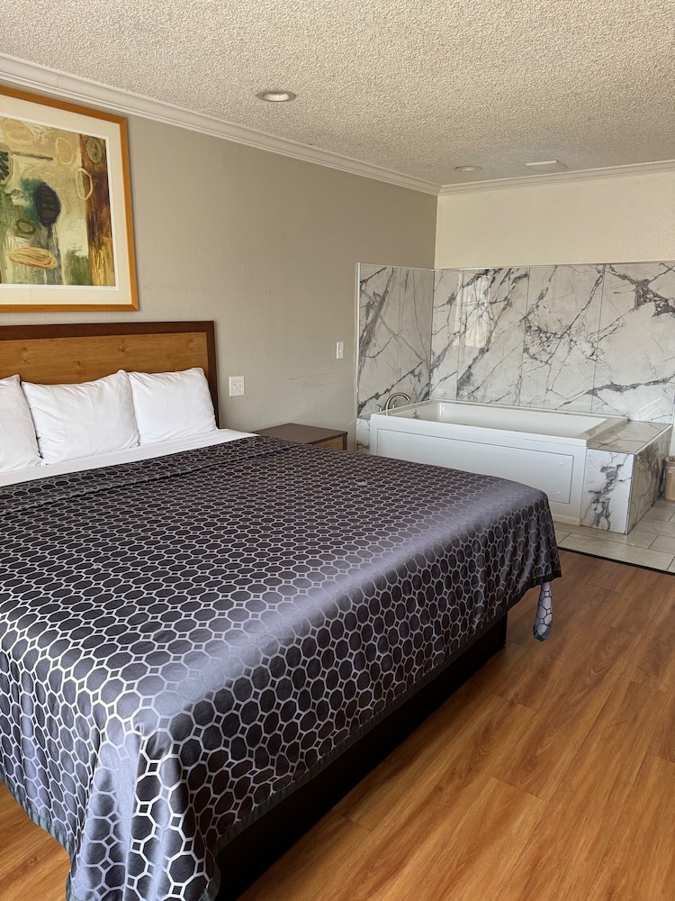 National Inn Garden Grove 20/60