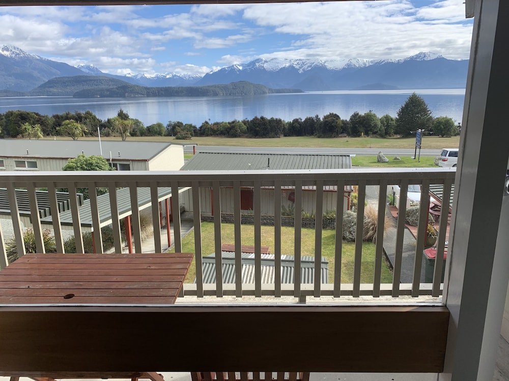 MANAPOURI LAKEVIEW MOTOR INN 51/69