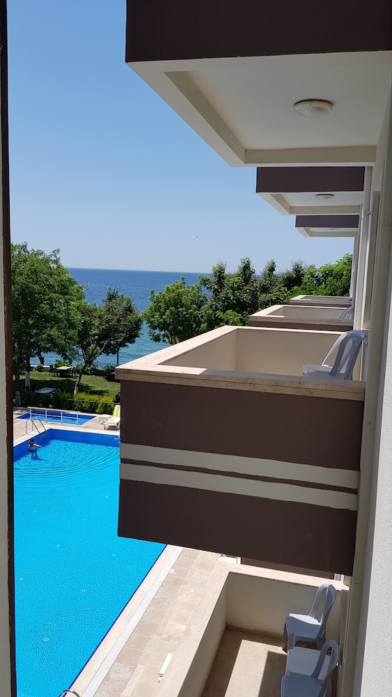 Troas Beach Hotel 7/59
