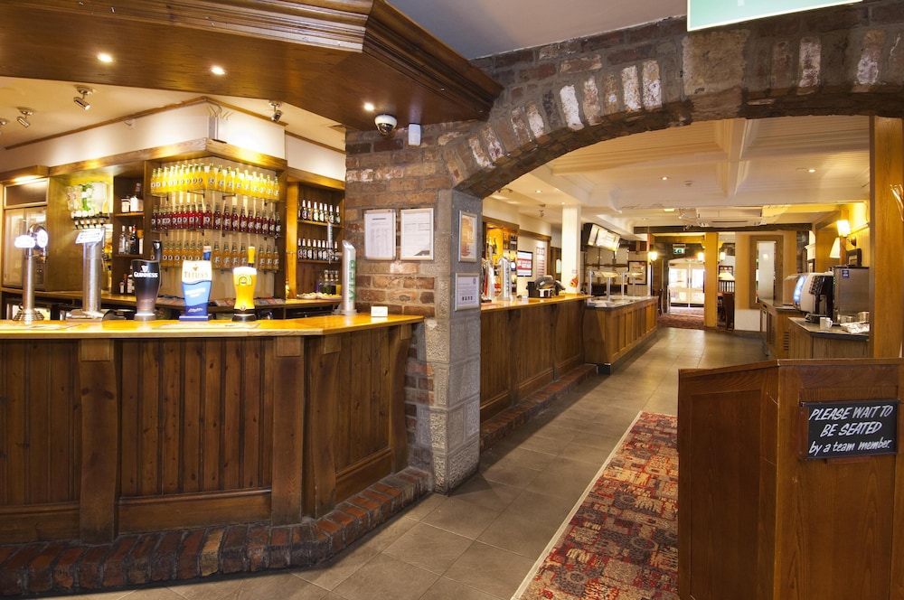 Premier Inn Leeds South (Birstall) 6/37