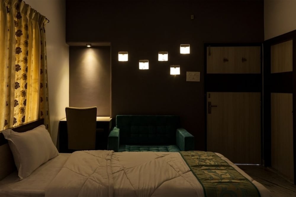 Simi International - The Imperial Guest House 9/20