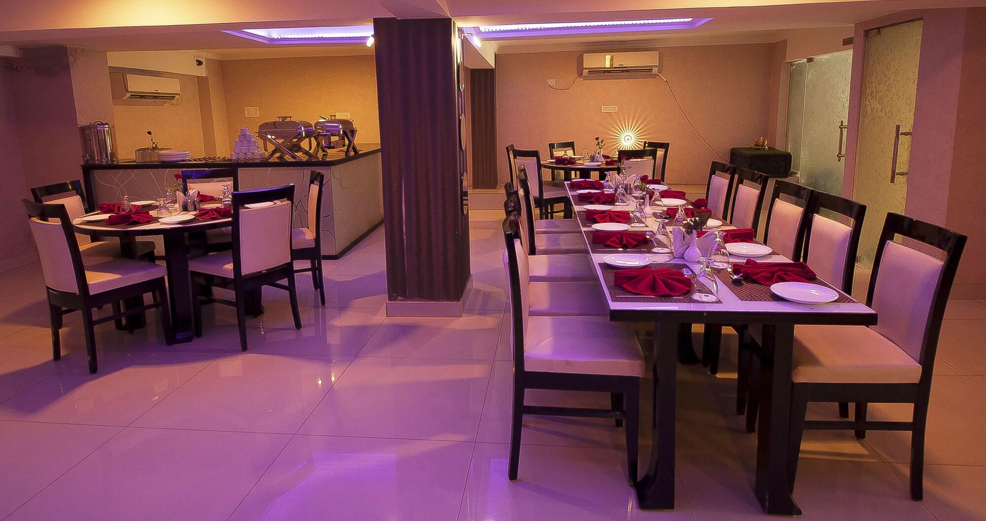 Hotel Pitrashish Premium 37/42