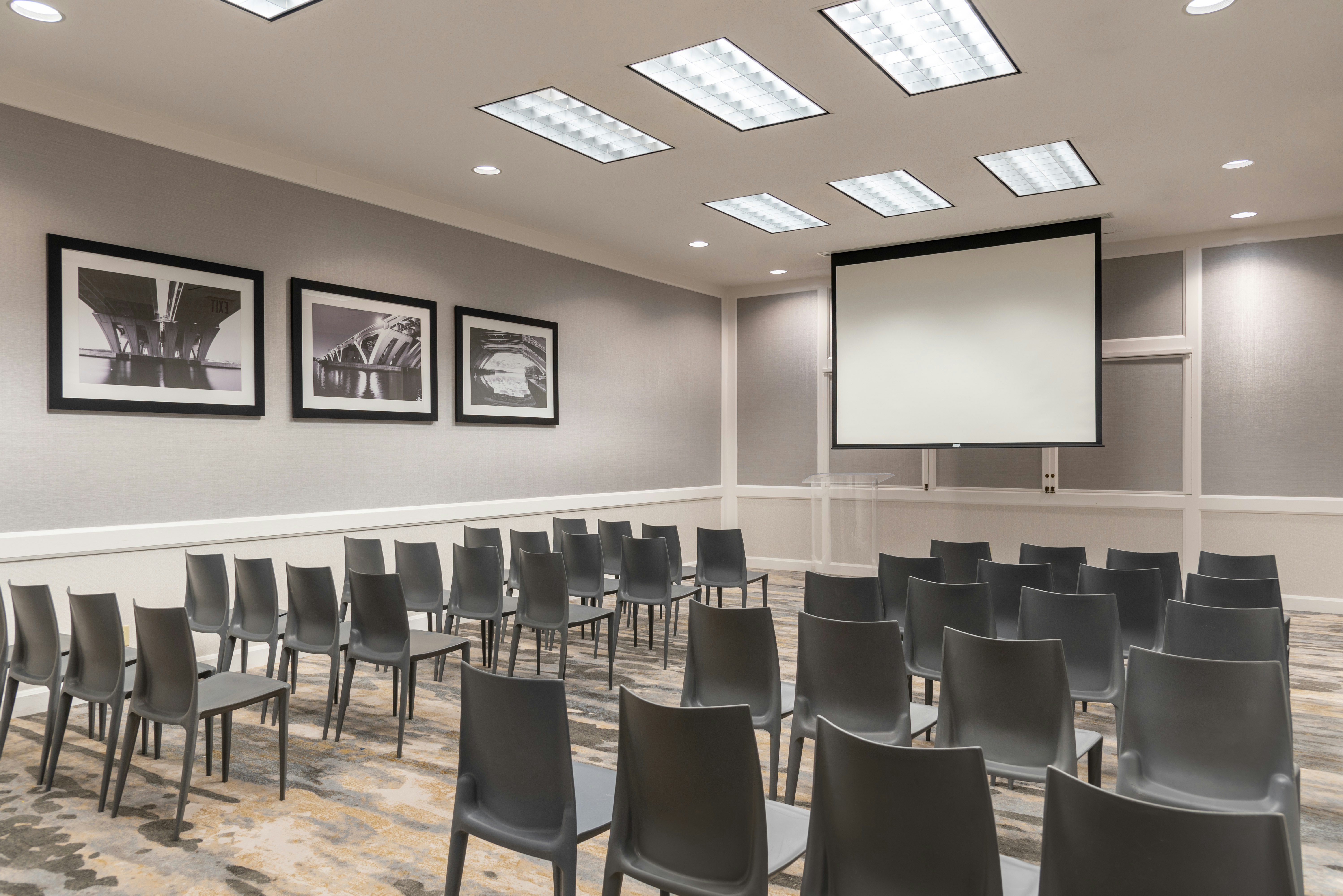 Hilton Alexandria Mark Center 54/68