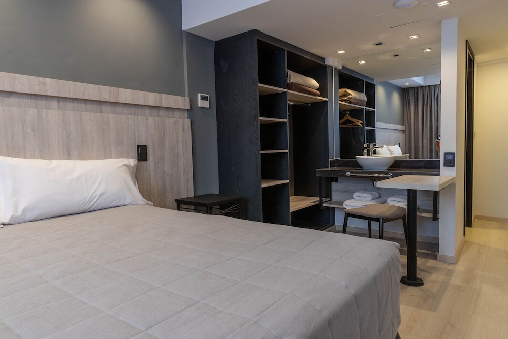Hotel M 18/29