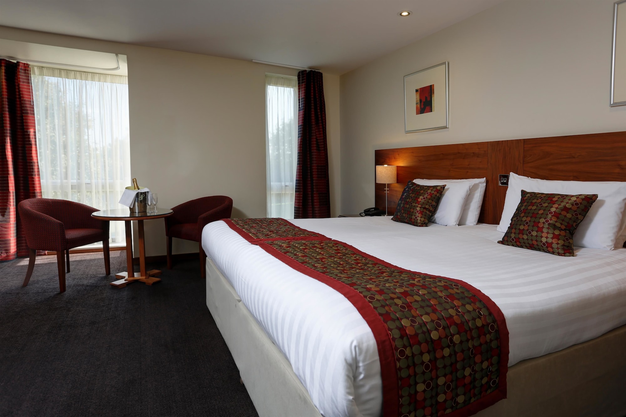 SUPERIOR, KING BED