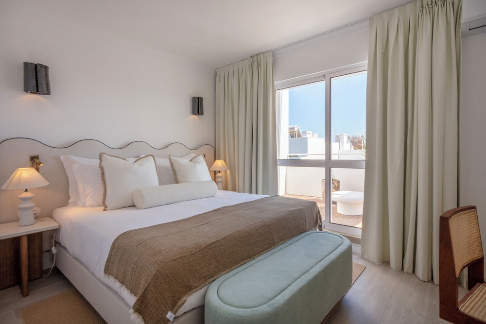 2 BEDROOMS, APARTMENT, SEA VIEW