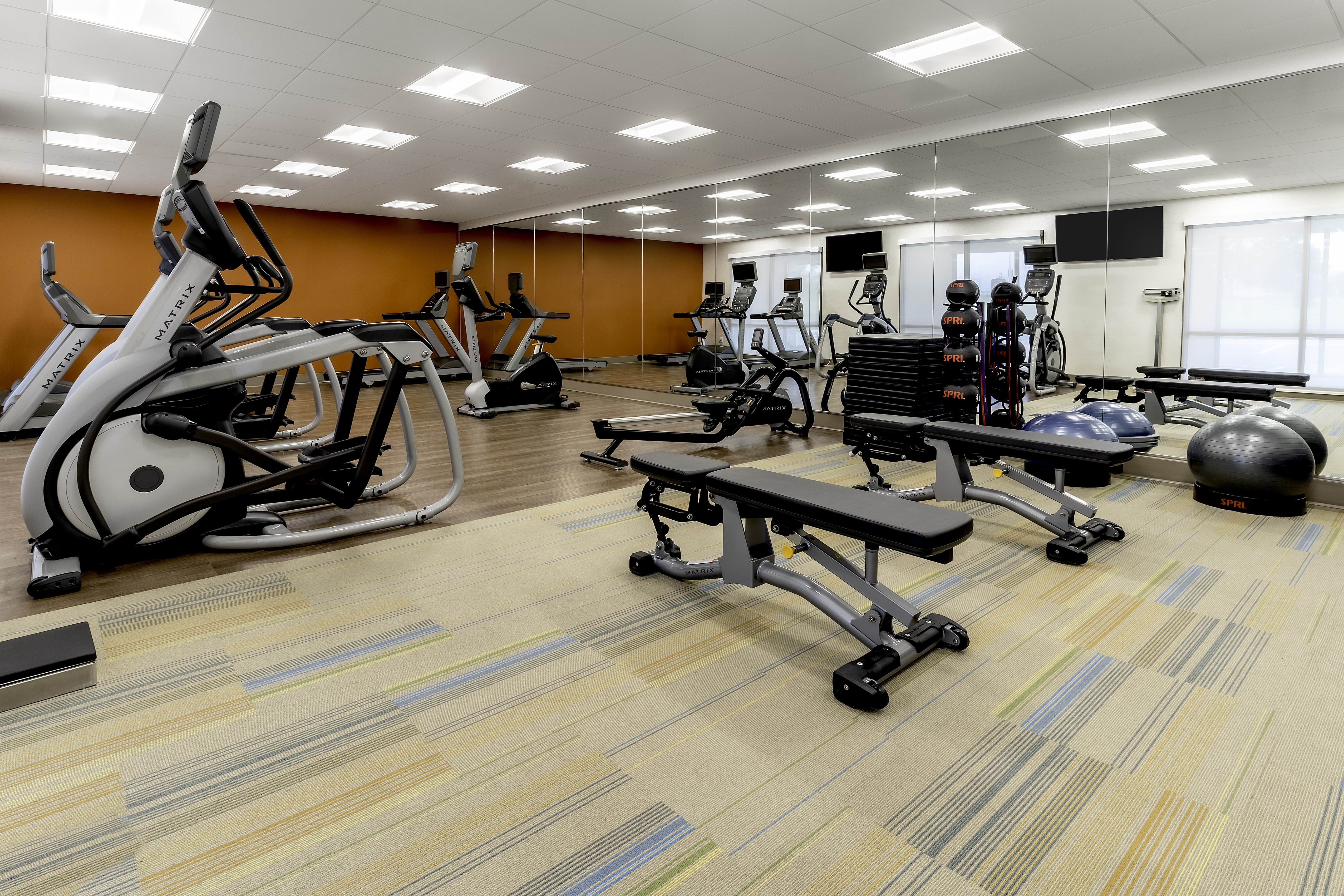 Holiday Inn Express & Suites Milwaukee - West Allis 34/61