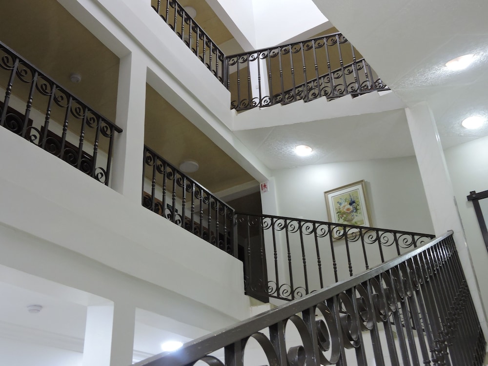 All Seasons Hotel 6/39