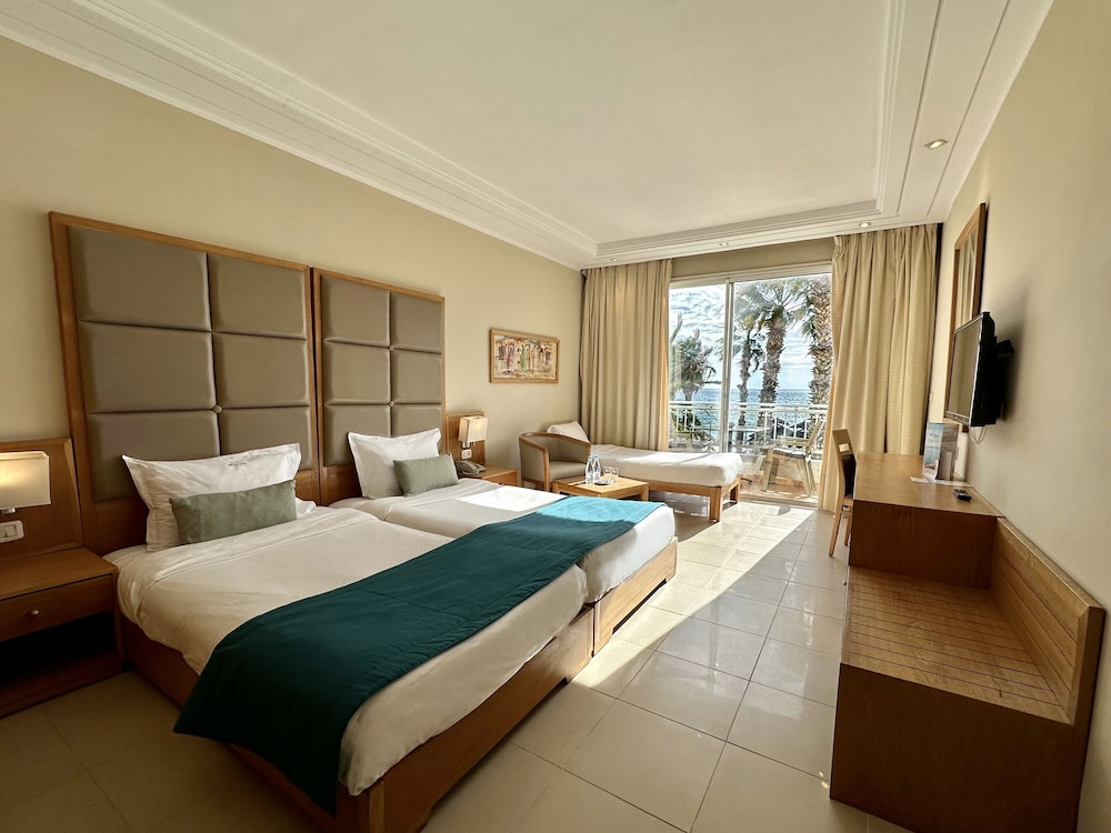 ROOM, TRIPLE, SEA VIEW