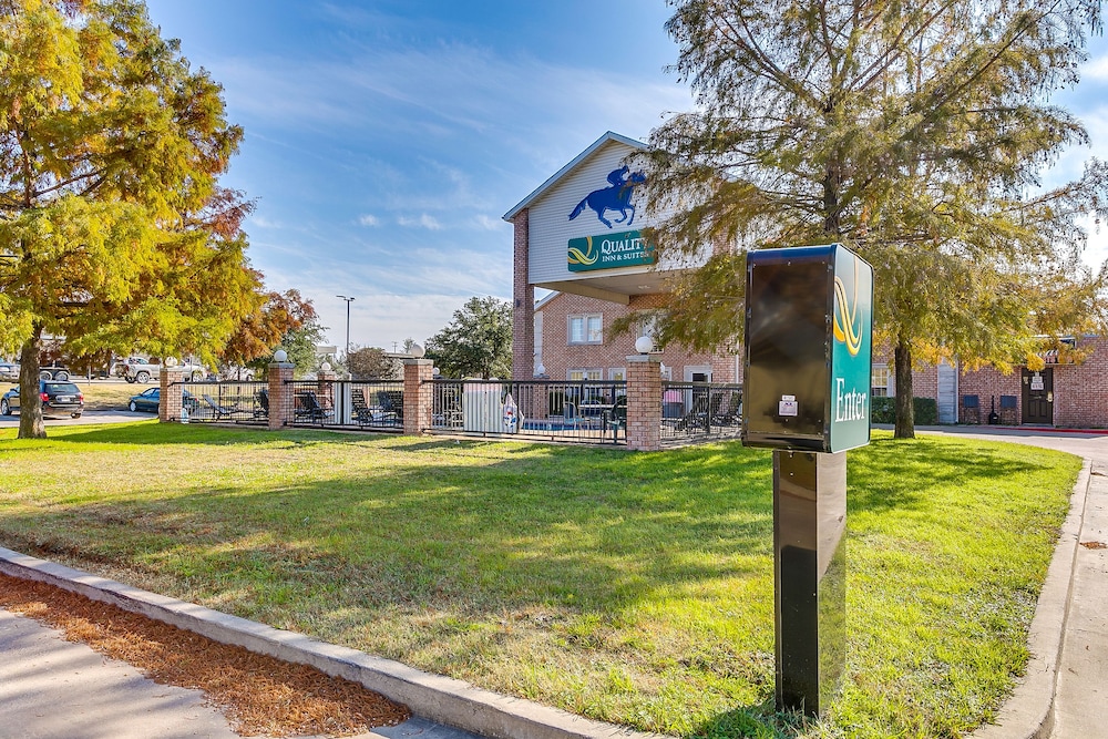 Baymont by Wyndham Willow Park 4/23