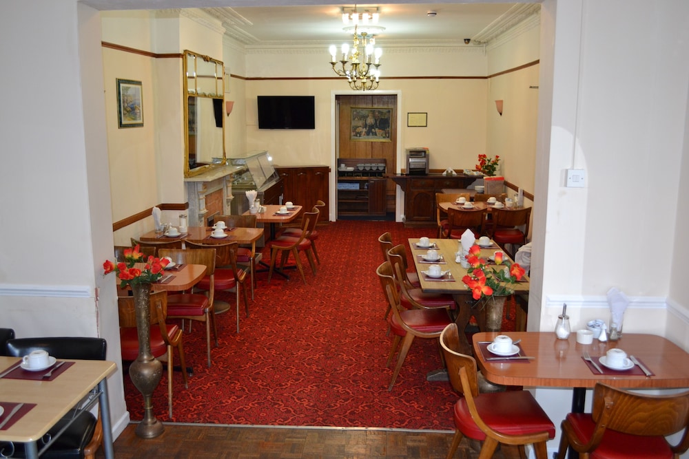 Park Hotel Ilford 53/67