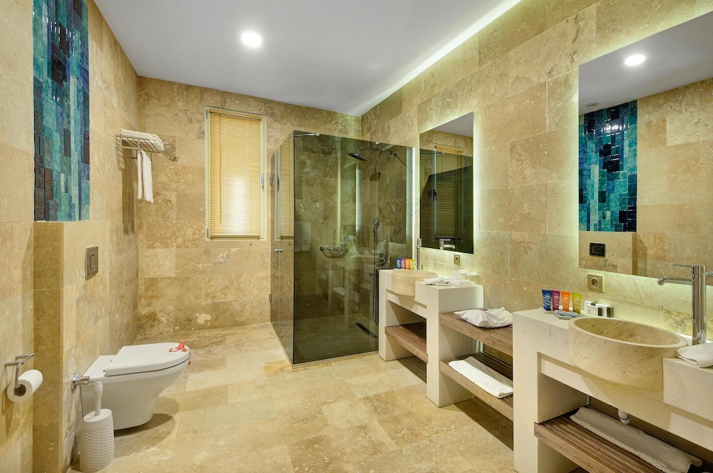 جناح رئاسي بسرير كوين وسريرين منفصلين بغرفتي نوم، Sarpedor Boutique Hotel 3/3