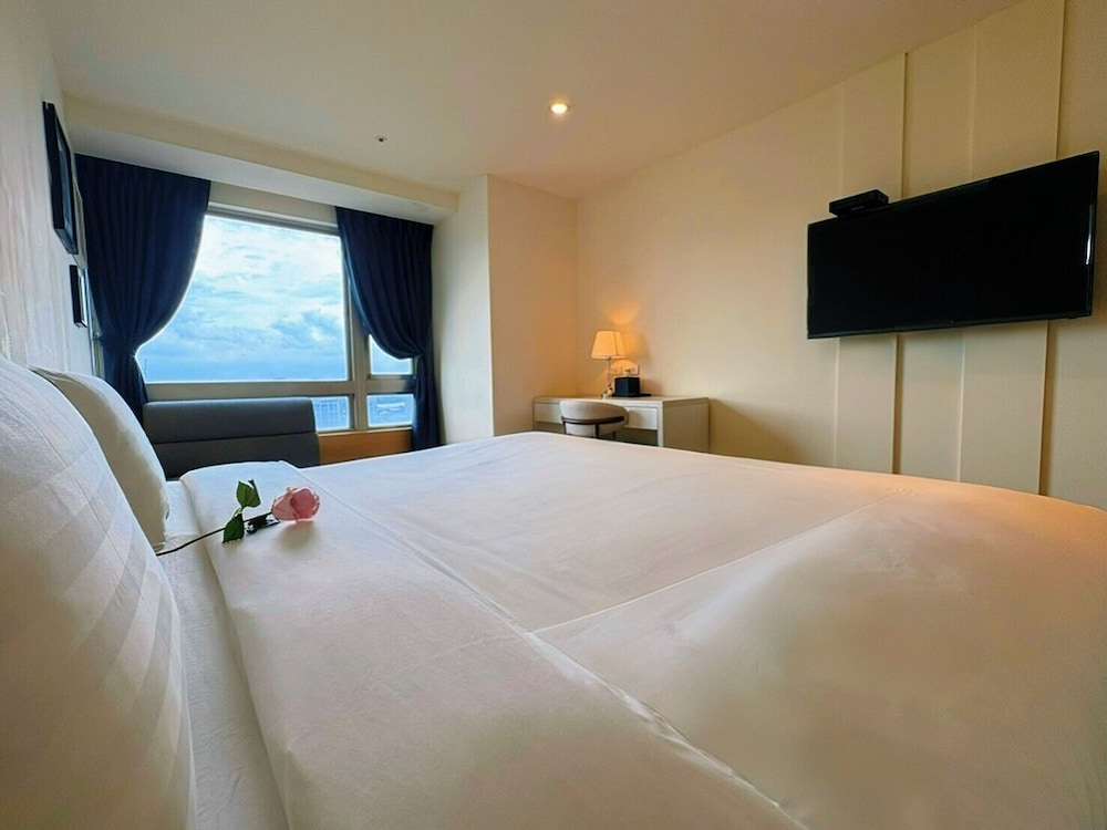 غرفة بسرير مزدوج بإطلالة على النهر، We Meet Taipei Hotel 3/10