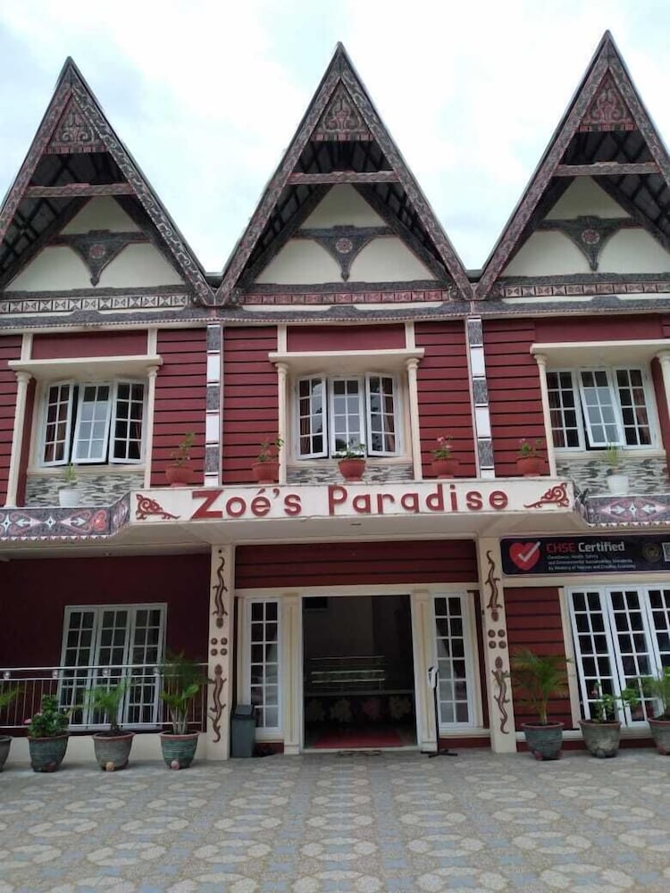 Zoe's Paradise Waterfront Hotel 2/39