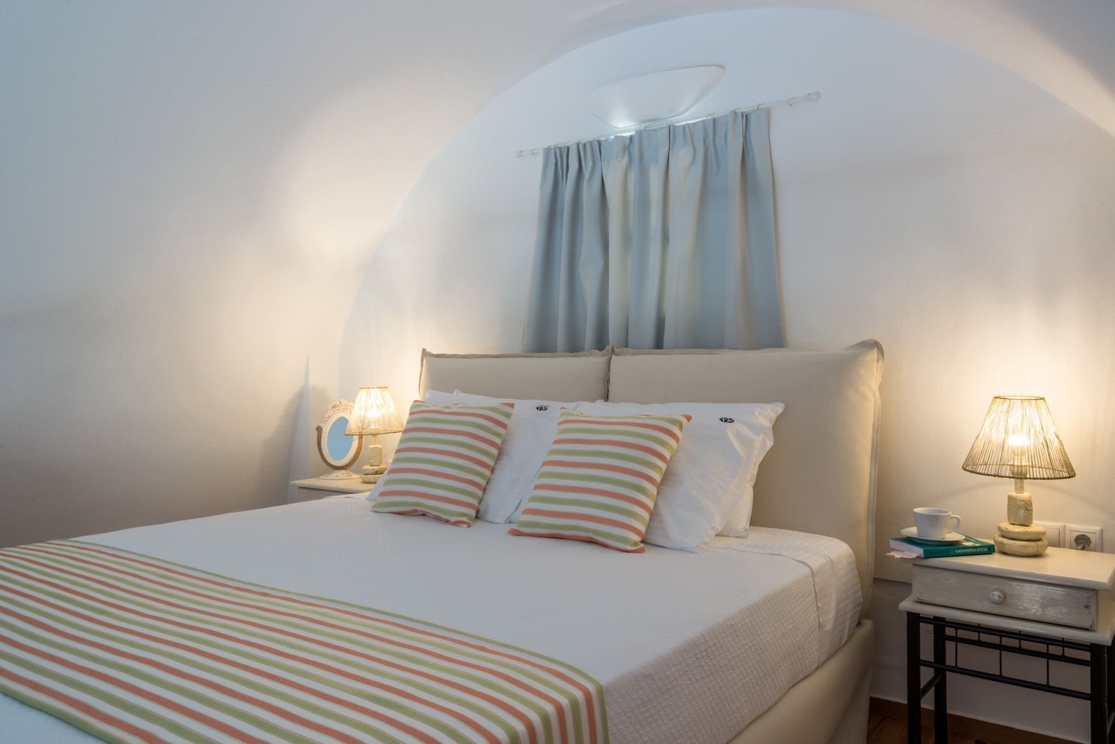 EXECUTIVE, SUITE, CALDERA VIEW, PLUNGE POOL