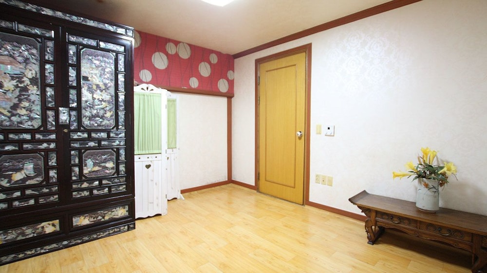 Gyeongju Kb Pension 36/40