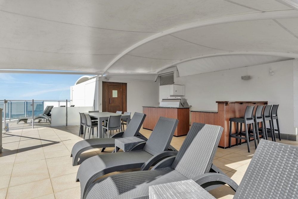 Rolling Surf Resort 67/78
