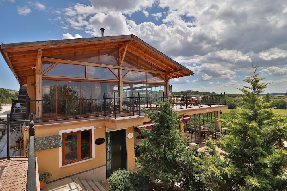Dessera Vineyards Hotel 1/40