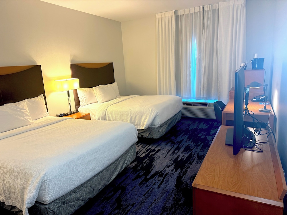 Fairfield Inn Suites By Marriott Louisville East 12/50