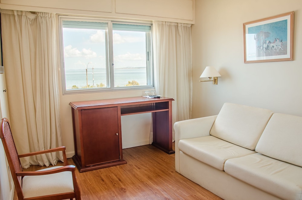 Sunset Beach Hotel 45/68