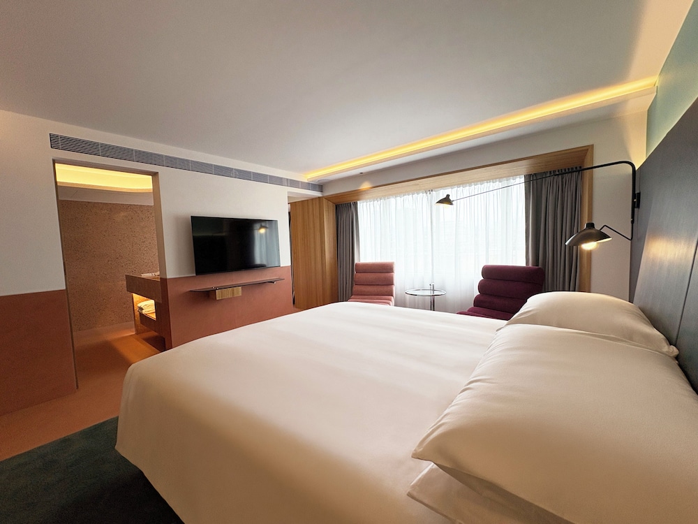 Premier, Queen Bed