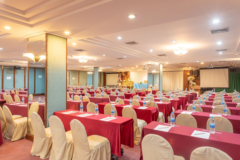 Nonthaburi Palace Hotel 60/66