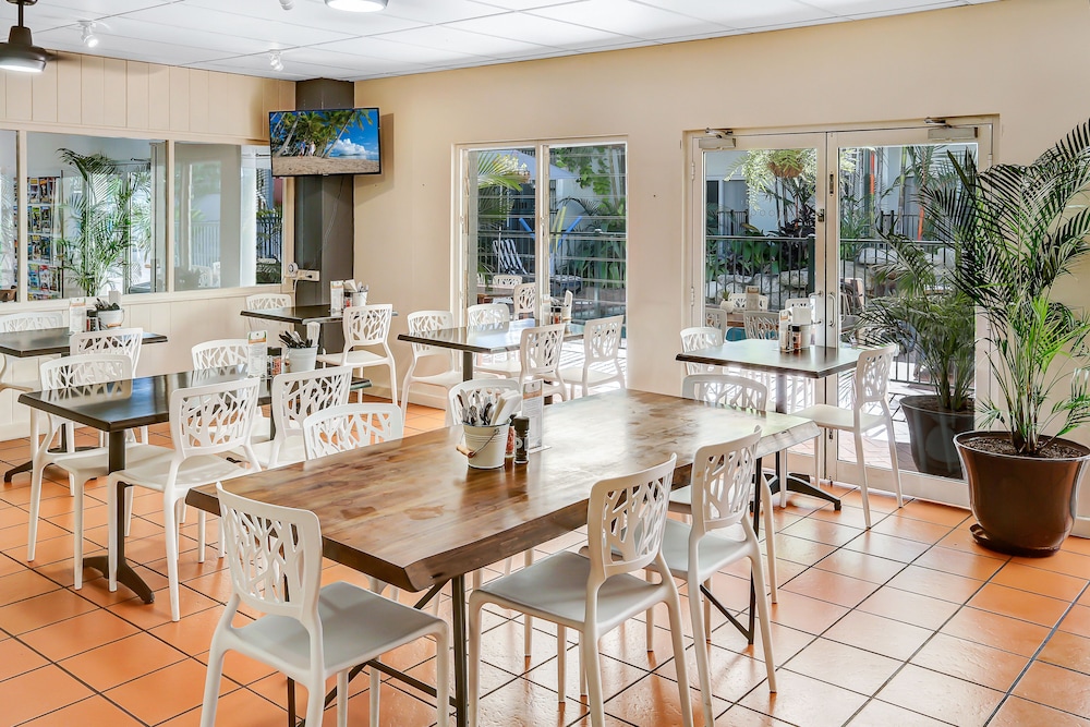 CORAL TREE INN 36/53