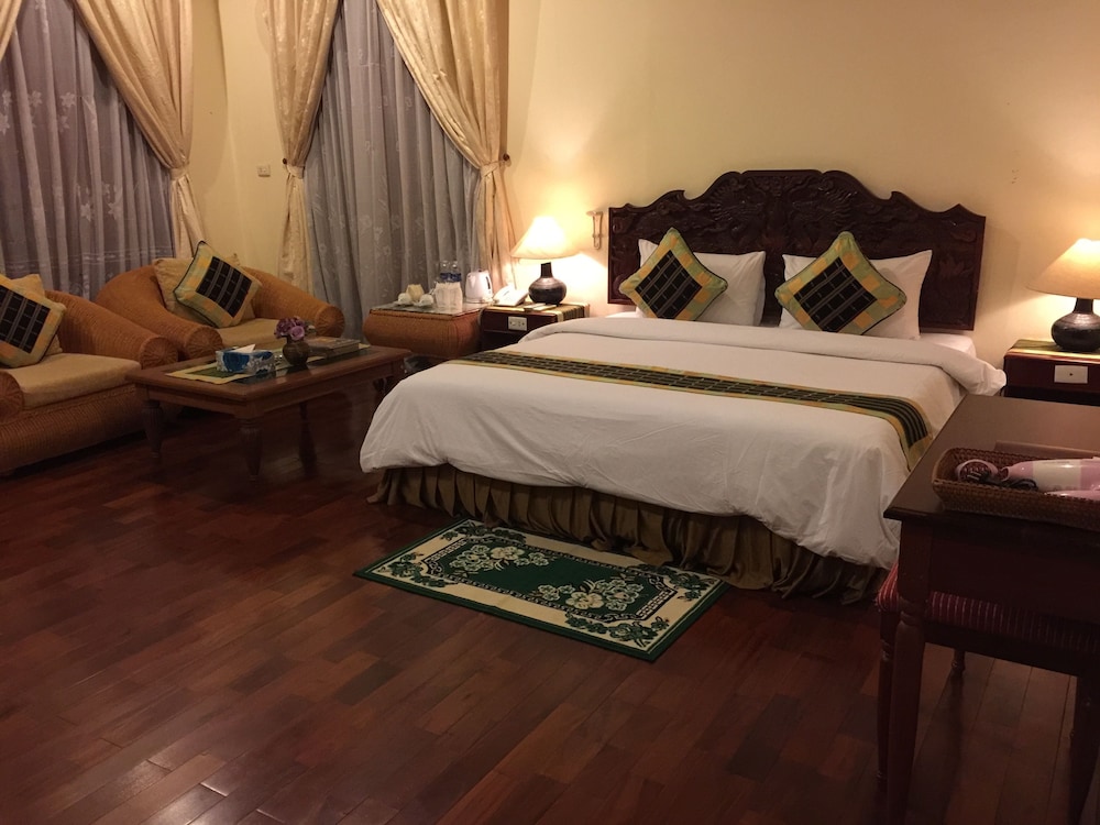 Champasak Palace Hotel 22/65