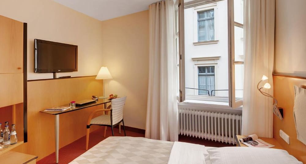 ROOM, SINGLE, CITY VIEW