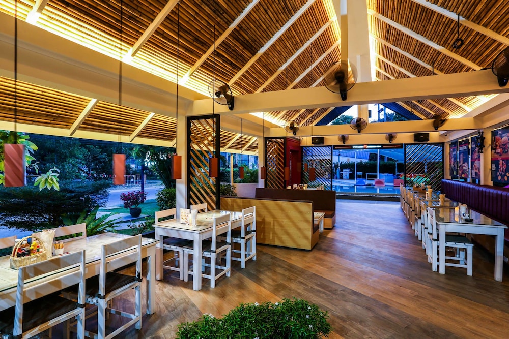 Naiharn Beach Resort 53/70
