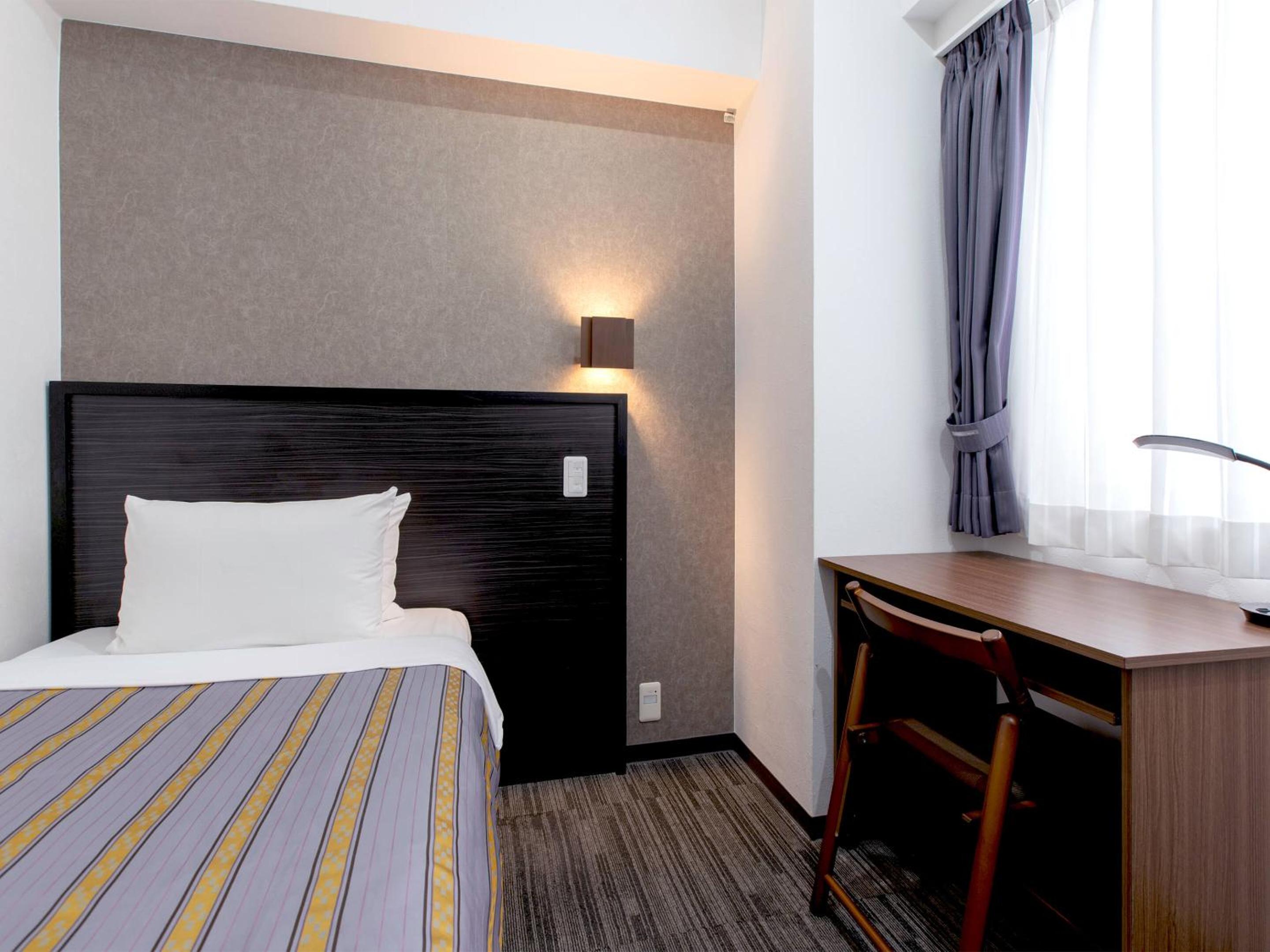 ROOM, SINGLE