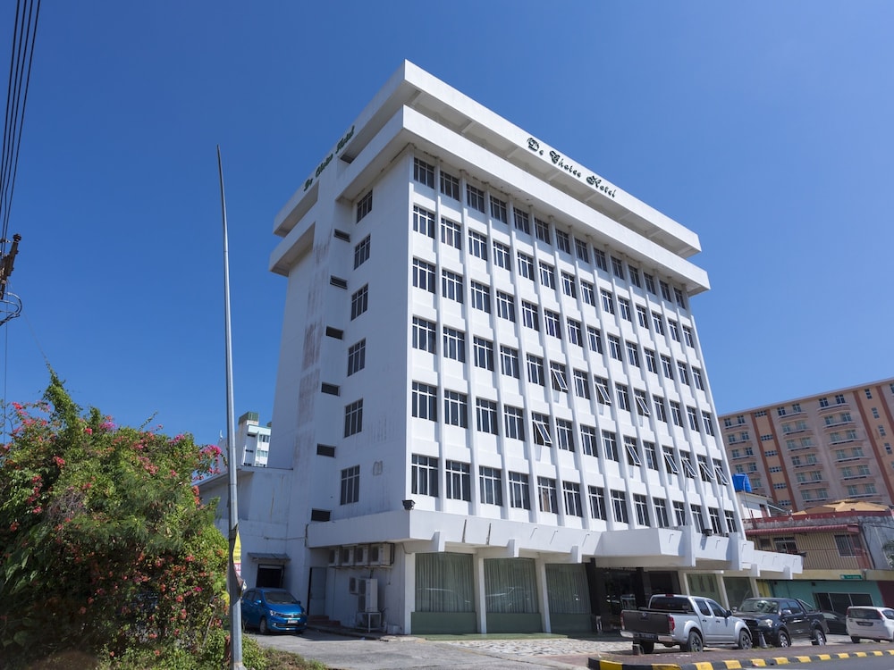 OYO 89619 De Choice Hotel 1/23
