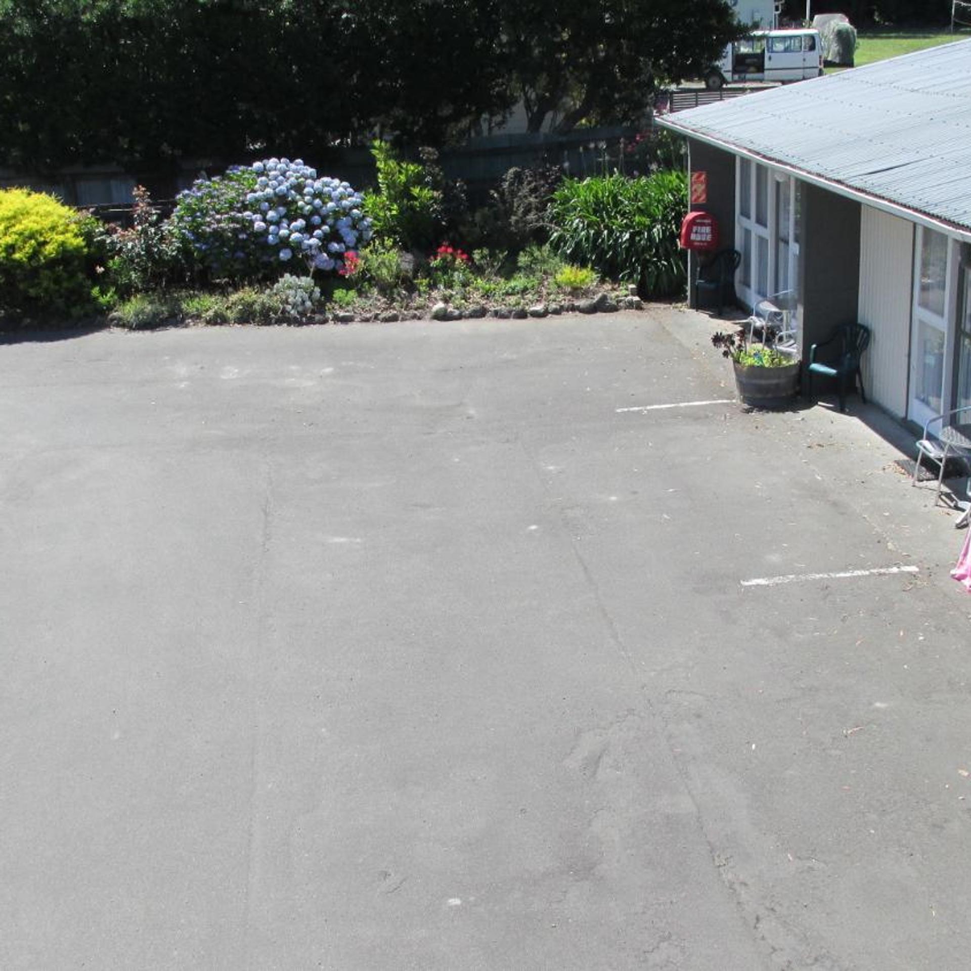 Camberley Court Motel 22/26