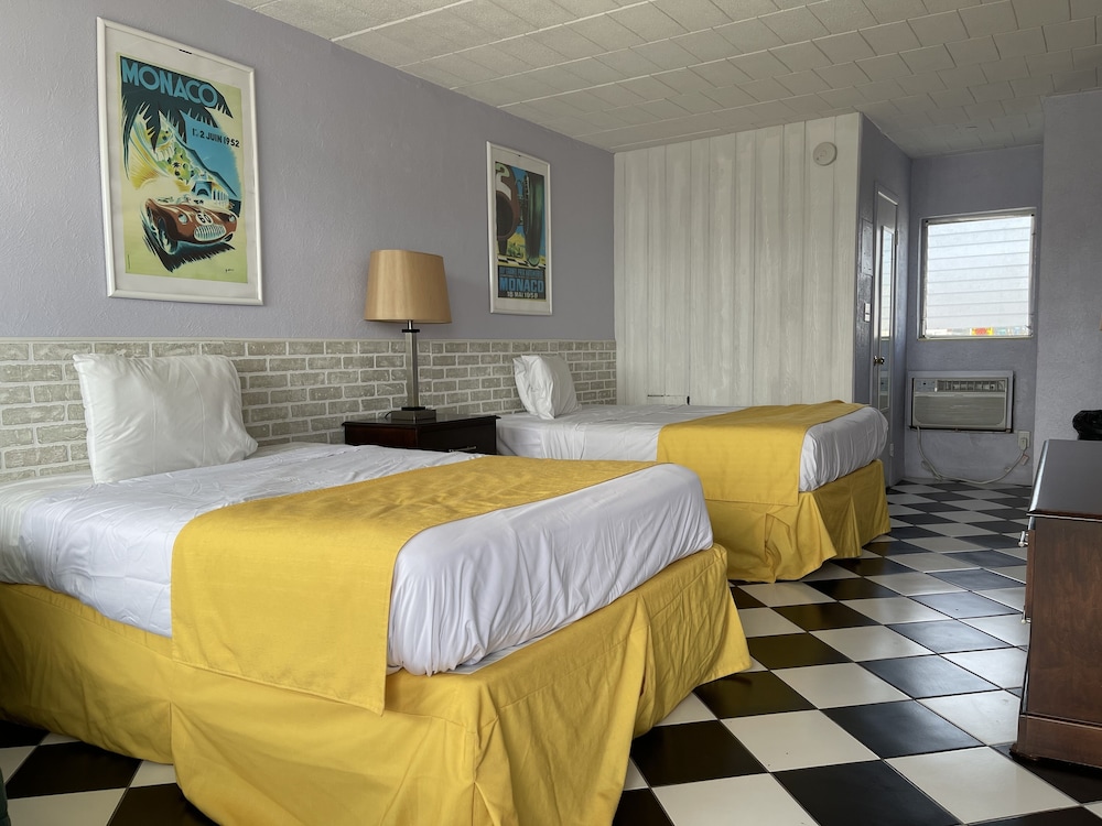 Monaco Motel 12/46