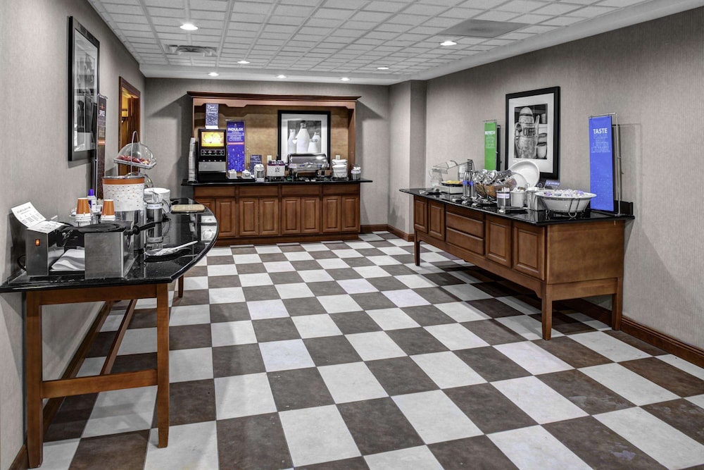 Hampton Inn Coldwater 8/40