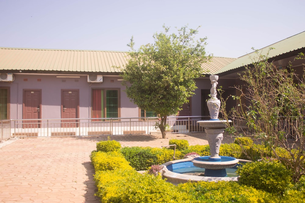 Leget Lodges & Gardens 27/34