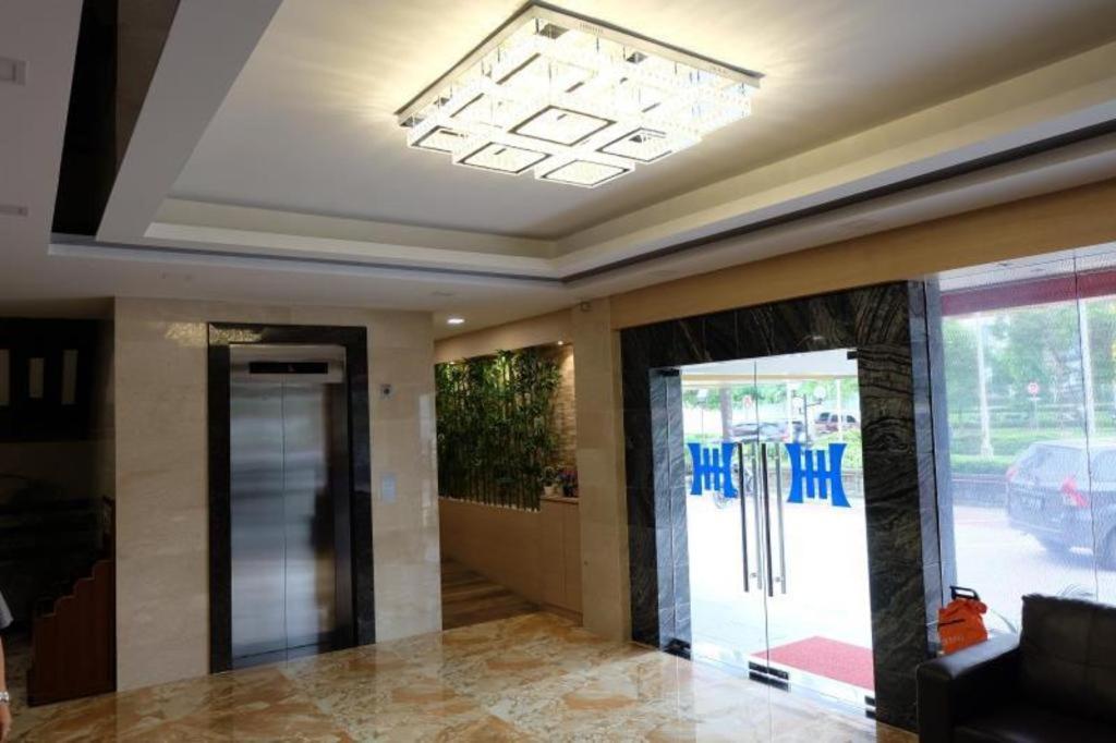 Holiday Hotel Batam 9/27