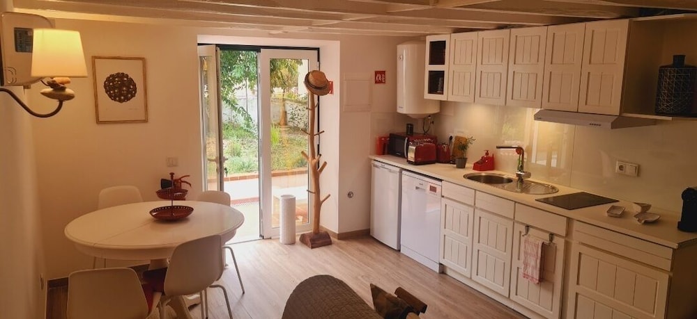 Traditional, House, Twin Beds