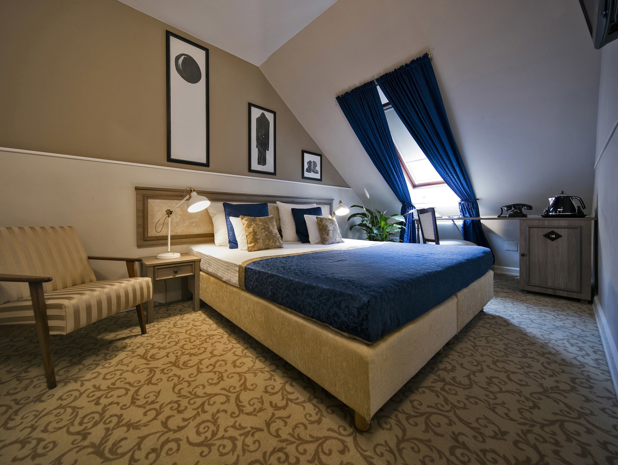 CLASSIC, DOUBLE OR TWIN BED