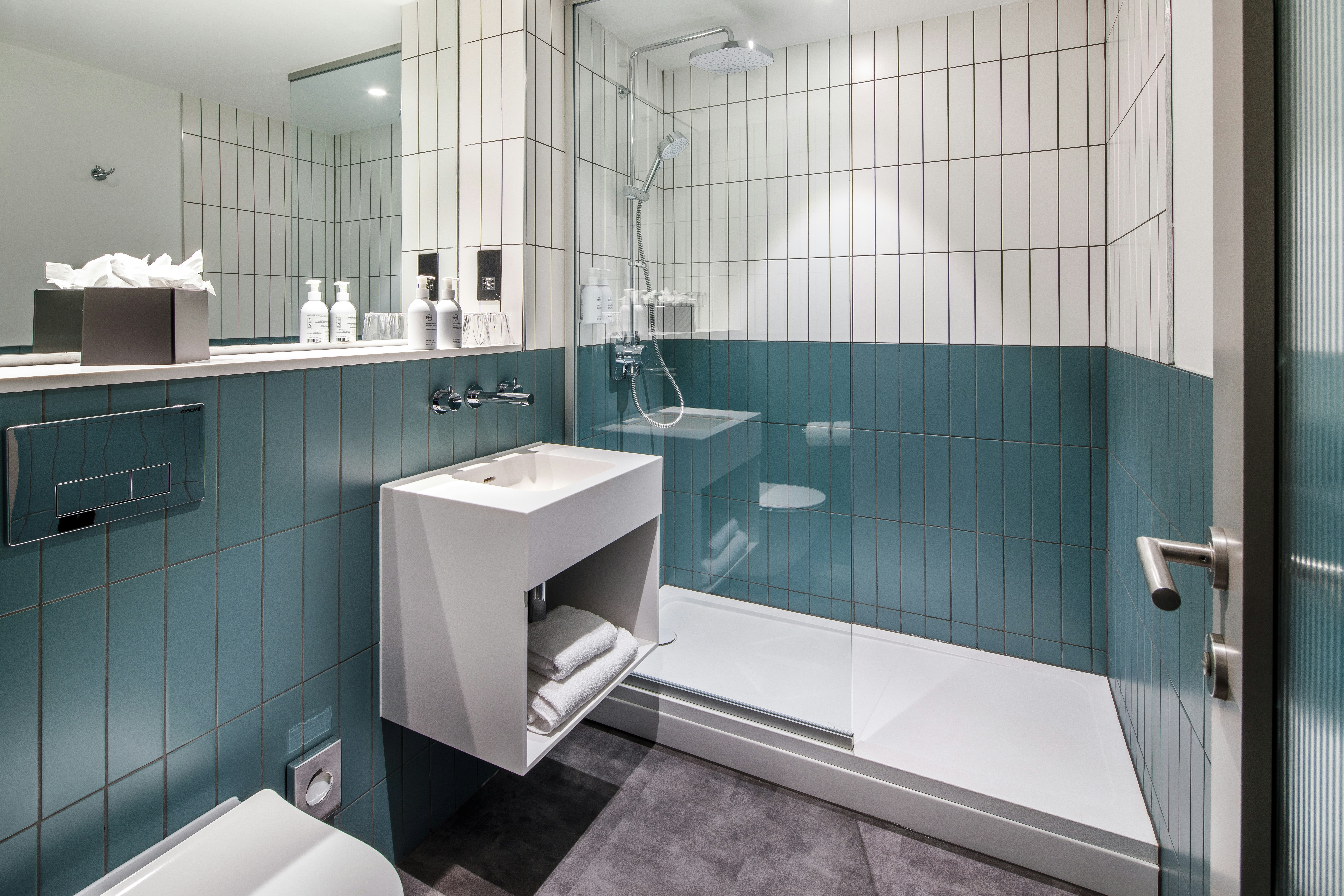 Southgate Hotel London 40/40