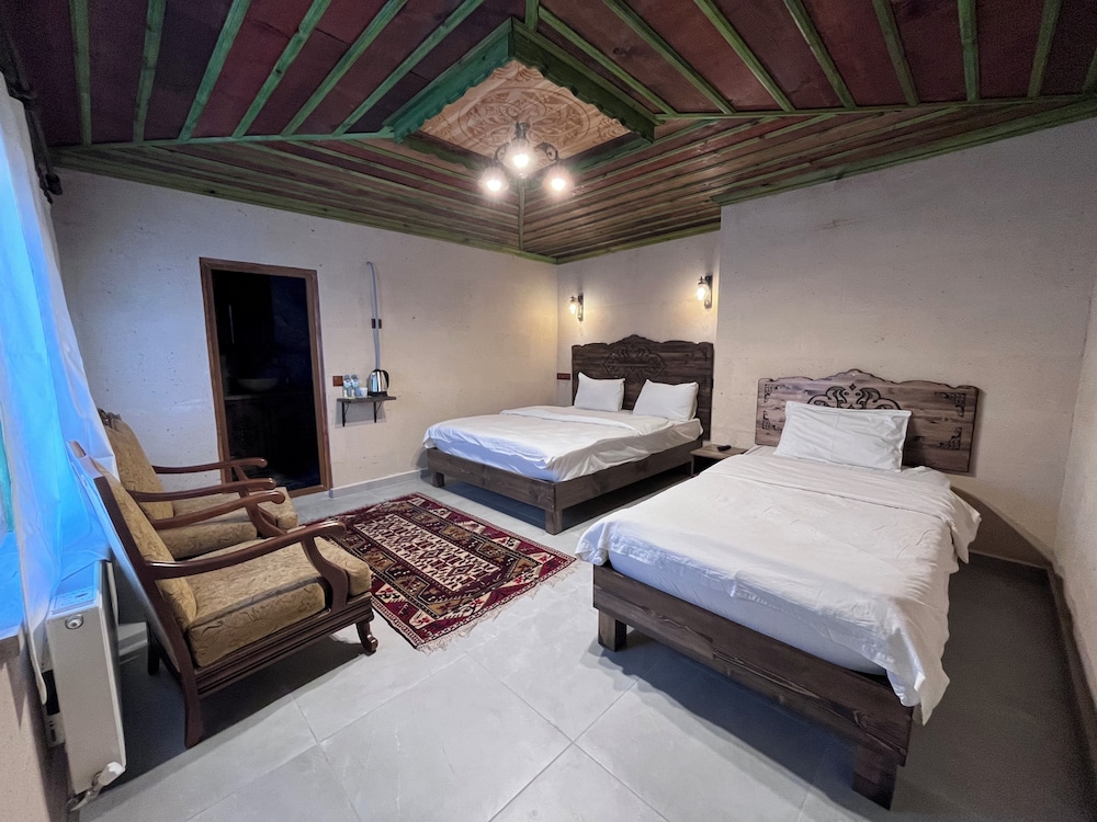 Comfort, Triple, 1 Queen and 1 Single Bed, Hot Tub