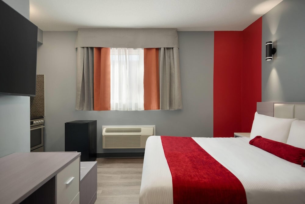 Ramada by Wyndham West Edmonton Hotel & Suites 22/45