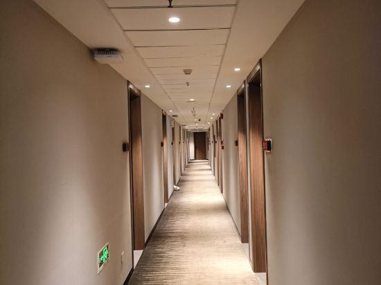 Calais Hotel 7/42