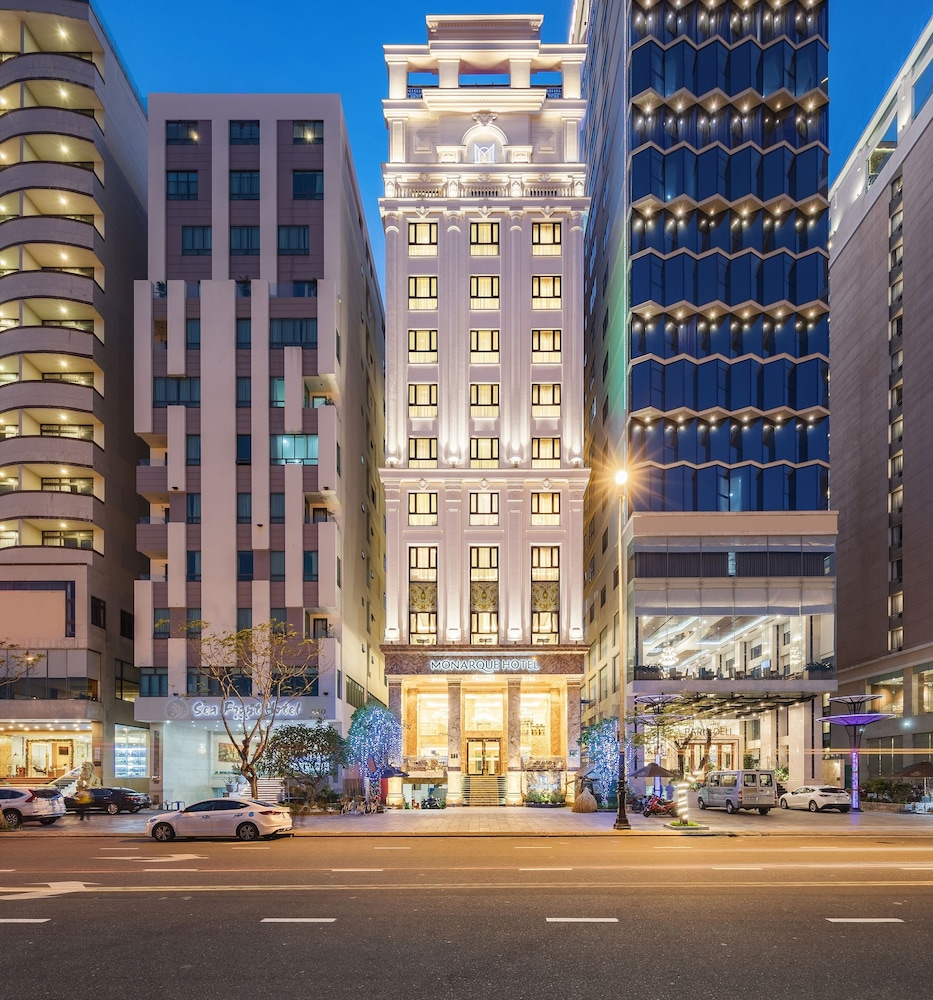 Monarque Hotel 43/50