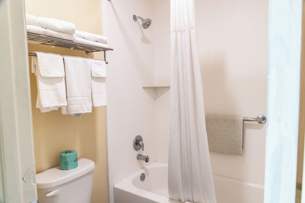 غرفة سيغنتشر بسريرين كوين، Hotel Boerne 4/9