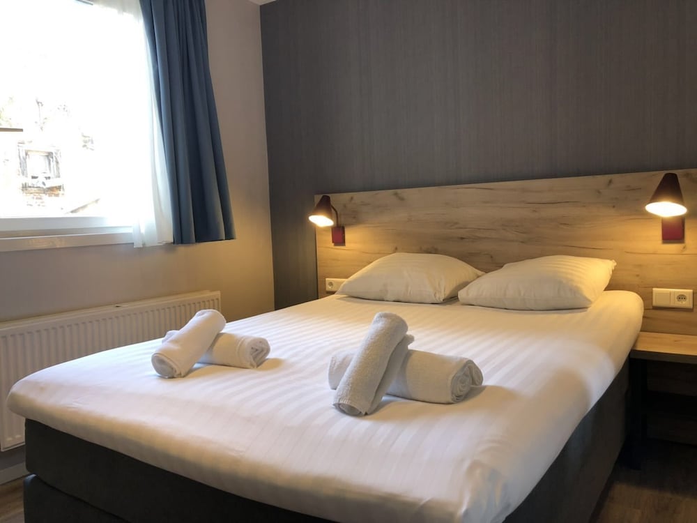 Facade Hotel Amsterdam 29/44