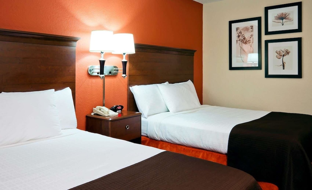 Americinn By Wyndham Manitowoc 14/26