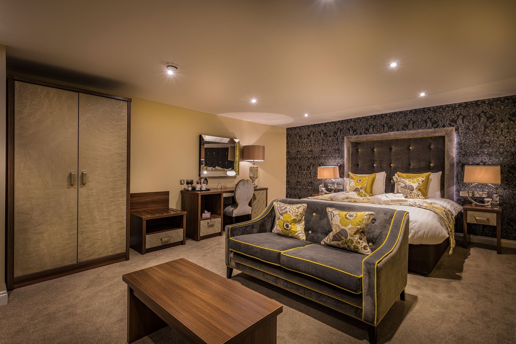 DELUXE, SUITE