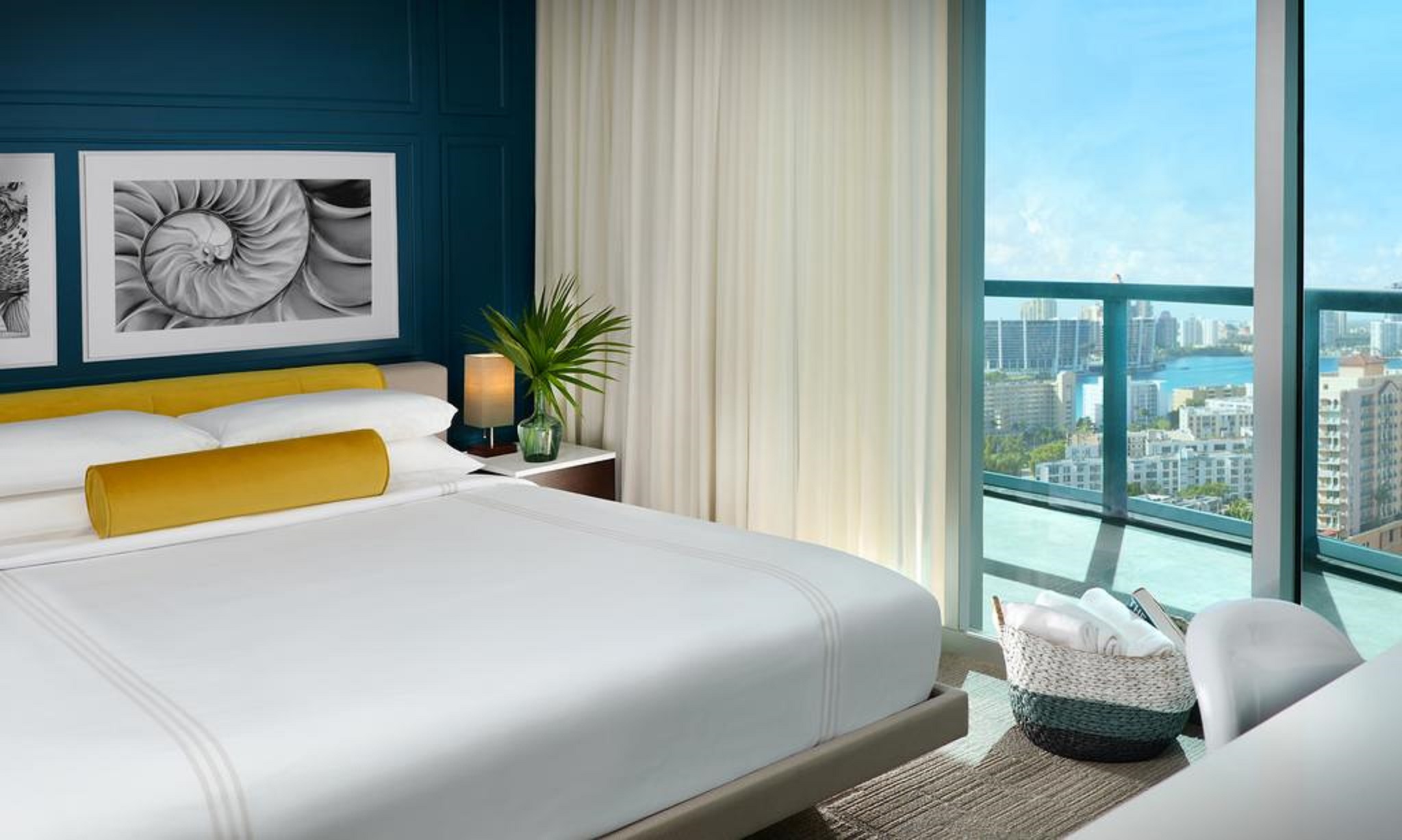 COZY, KING BED, CITY VIEW