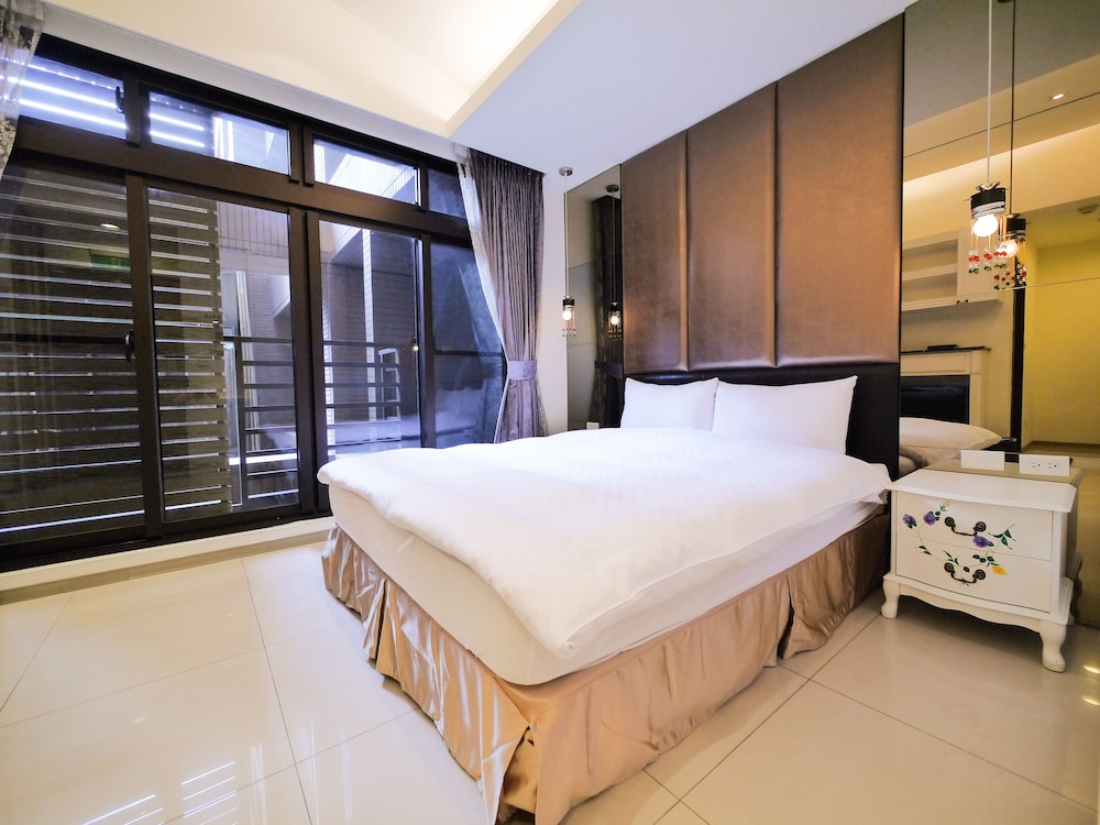CH Service Apartment 16/48
